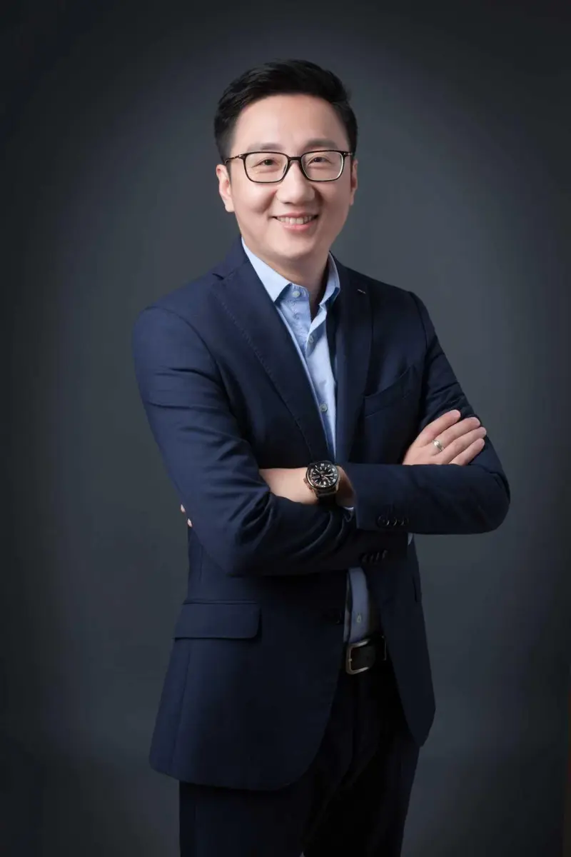 William Zhu, Head of Customer Service